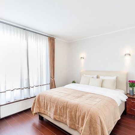 Central Apartment In Gedimino Av By Urban Rent Vilnius Exterior photo