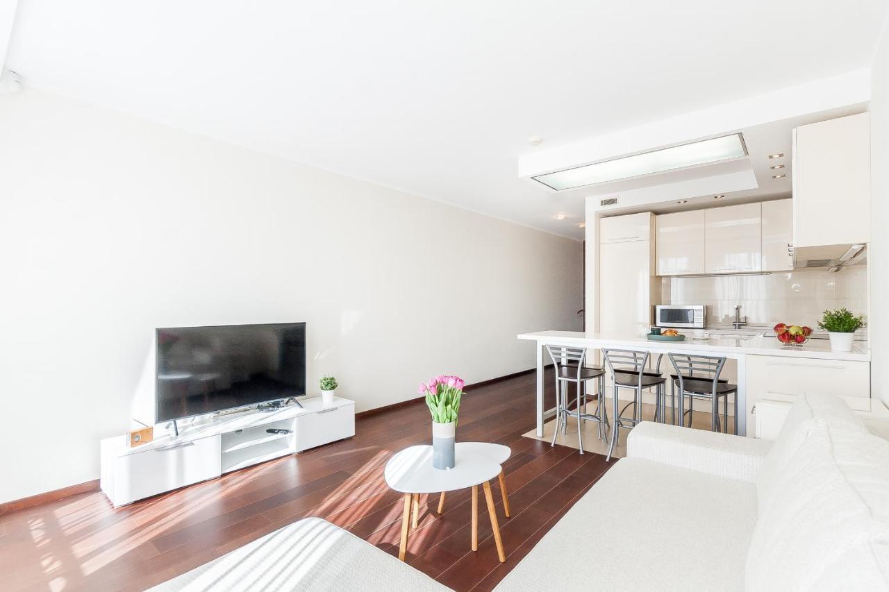 Central Apartment In Gedimino Av By Urban Rent Vilnius Exterior photo