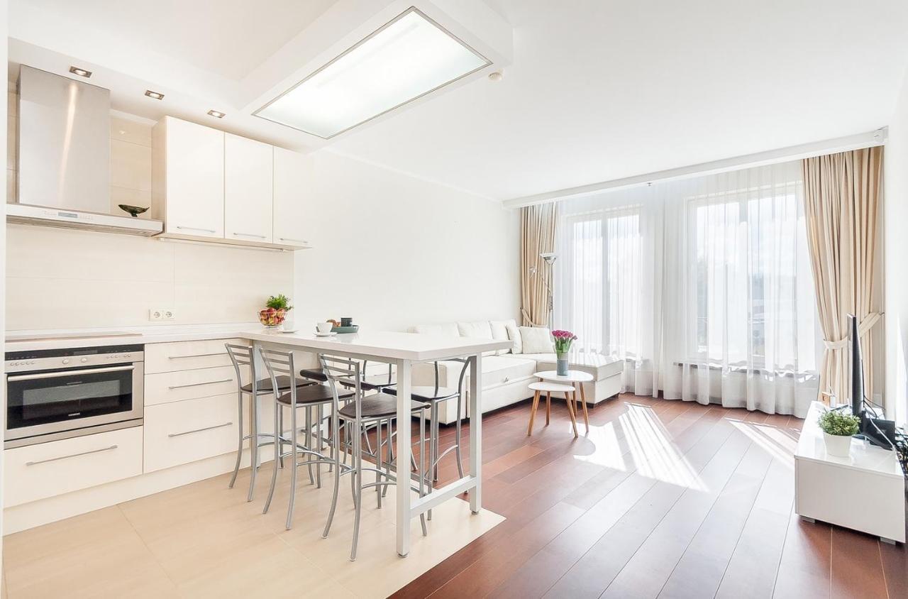 Central Apartment In Gedimino Av By Urban Rent Vilnius Exterior photo