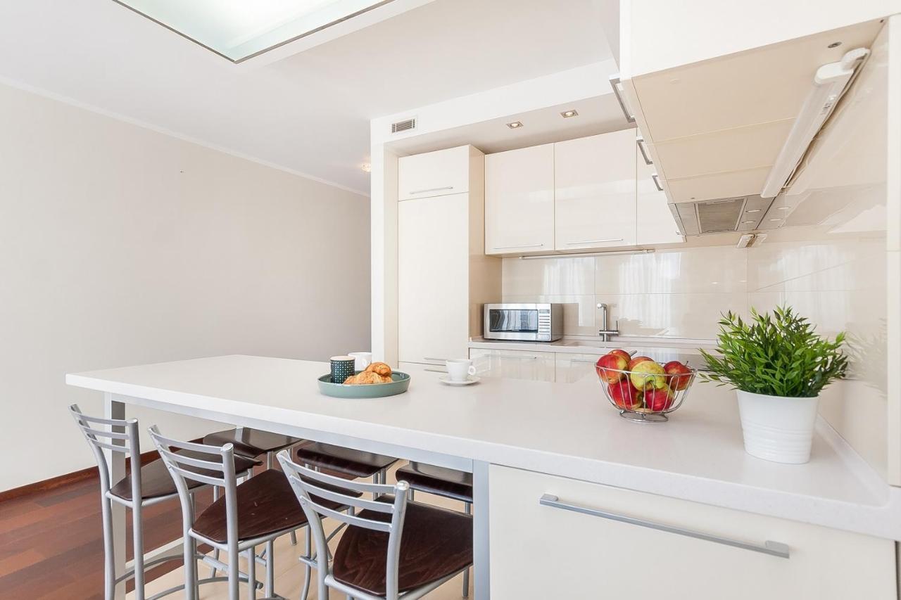 Central Apartment In Gedimino Av By Urban Rent Vilnius Exterior photo