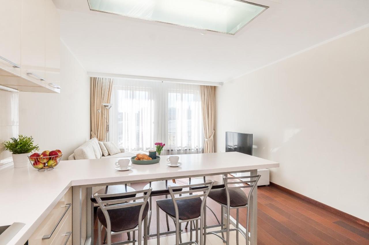 Central Apartment In Gedimino Av By Urban Rent Vilnius Exterior photo