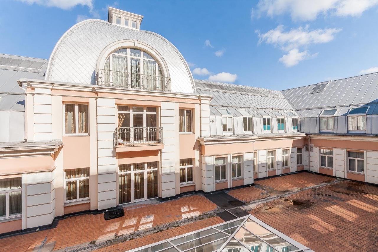 Central Apartment In Gedimino Av By Urban Rent Vilnius Exterior photo