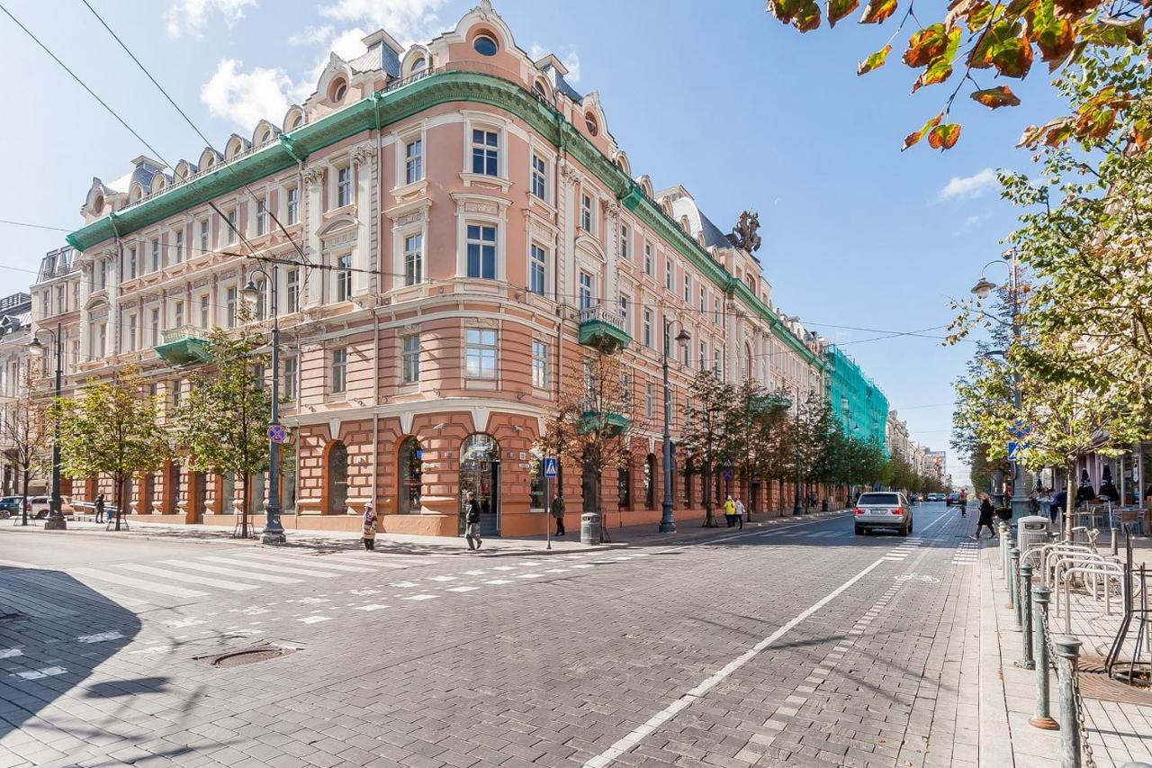 Central Apartment In Gedimino Av By Urban Rent Vilnius Exterior photo